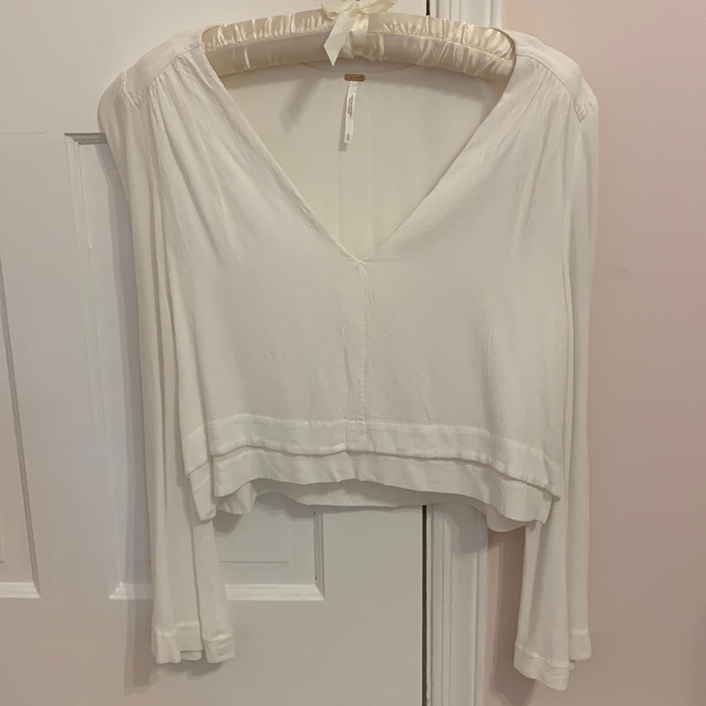 Free People Cropped Bell Sleeve V-Neck Top. Size Small